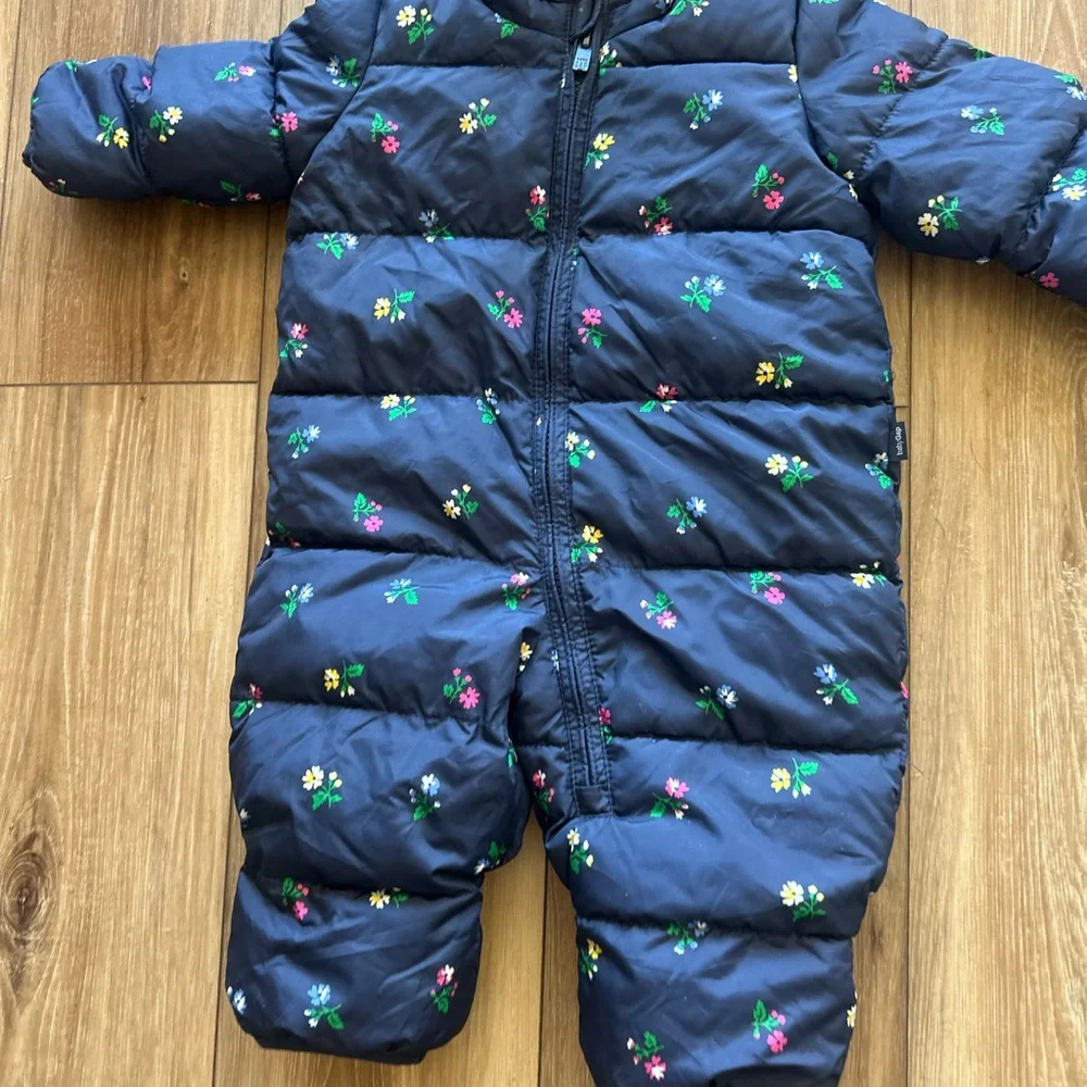 Baby Gap Floral Print Puffer Snowsuit one piece size 0-6 months